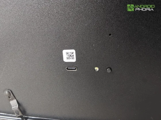 SwitchBot AI Art puerto usb-c de carga (pequeno).jpg