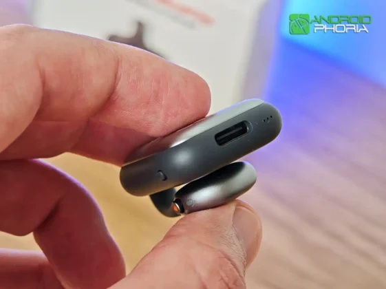 SwitchBot AI MindClip puerto usb-c