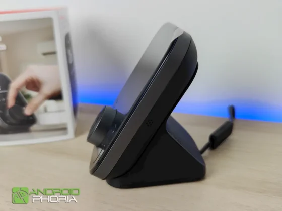 SwitchBot Hub 3 vista lateral izquierda