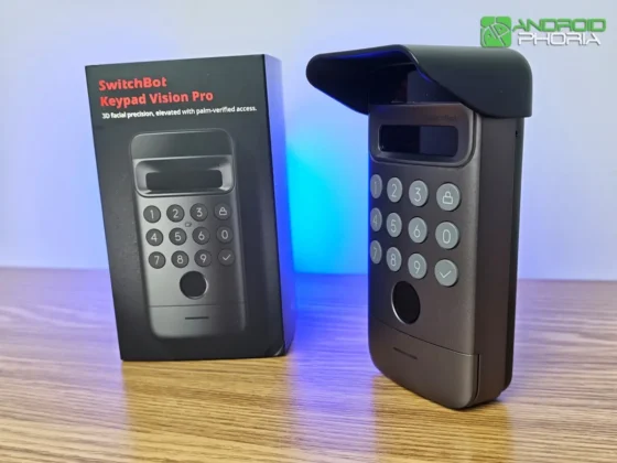 SwitchBot Keypad Vision Pro tambien incluye una visera protectora para proteger su tecnologia del clima