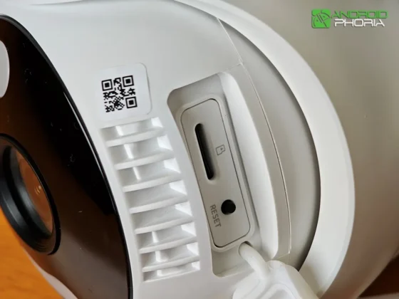 SwitchBot Outdoor Pan Tilt Cam 3K tiene una ranura para microSD para almacenamiento local de hasta 512 GB