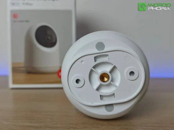 SwitchBot Pan Tilt Cam Plus 3K viene con un soporte por si quieres instalarla en la pared
