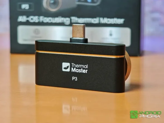 Thermal Master P3 en la parte posterior tiene el logo de la marca y el nombre de este modelo de camara termica