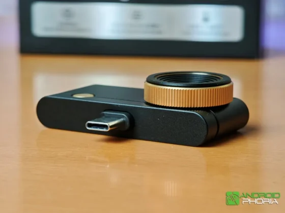 Thermal Master P3 integra un conector USB-C macho aunque tambien trae un adaptador para iPhone antiguos y un cable extensor para PC