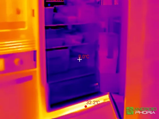 Thermal Master P3 se puede ver claramente la diferencia de temperatura entre un frigorifico con la puerta abierta y el entorno
