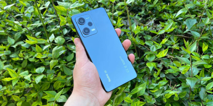 Trasera de vidrio vs. plástico: ¿qué es más duradero para tu móvil?