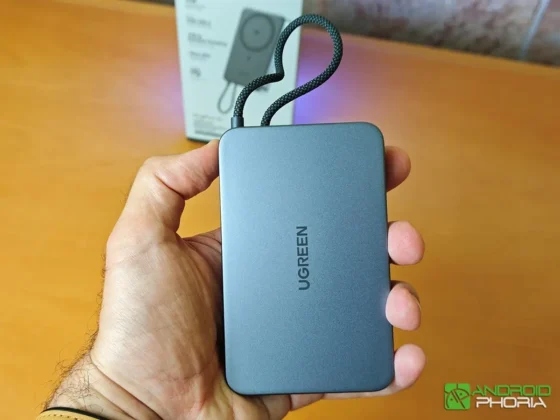 UGREEN MagFlow Air Magnetic Power Bank 10000 mAh tiene un diseno y acabado premium como el resto de productos de esta serie Air pero ademas anade un cable usb-c integrado que funciona como correa de mano