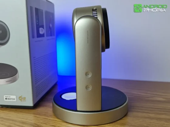 UGREEN MagFlow Pro 3-in-1 Wireless Charging Stand en su brazo de soporte tiene botones para controlar el ventilador y la pantalla