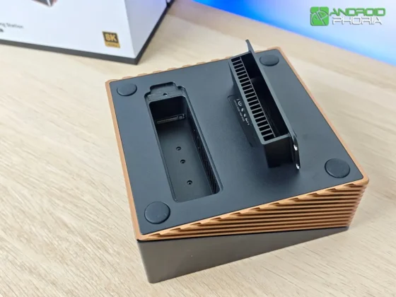 UGREEN Maxidok 17-en-1 en la parte inferior tiene el compartimiento de la ranura para SSD M.2 NVMe