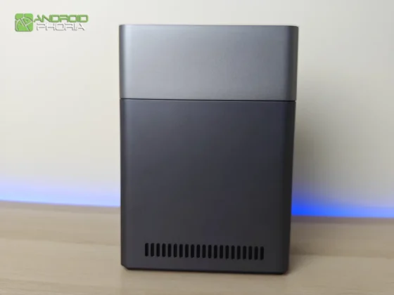 UGREEN NASync DH2300 lateral