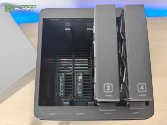 UGREEN NASync DH4300 Plus conexiones SATA