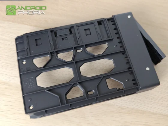 UGREEN NASync DXP2800 bahia donde se instala el SSD