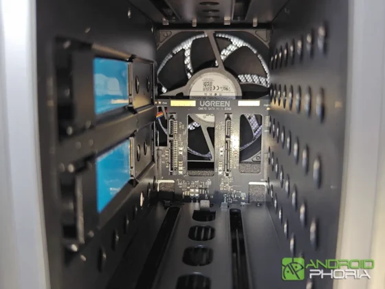 UGREEN NASync DXP2800 vista por dentro