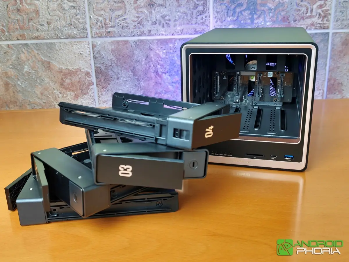 UGREEN NASync DXP4800 GT Discos duros lentos SSD NVMe ultrarrApidos RAID