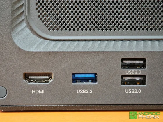 UGREEN NASync DXP4800 GT aqui tenemos una salida de video HDMI, un puerto USB-A rapido y dos USB-A mas lentos