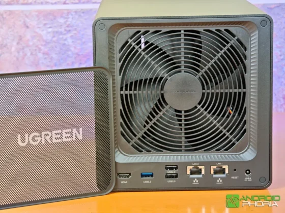 UGREEN NASync DXP4800 GT el filtro contra el polvo que protege el ventilador se une magneticamente al NAS