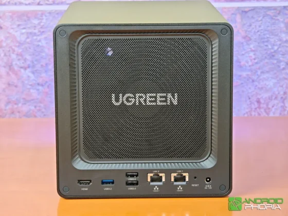 UGREEN NASync DXP4800 GT en la parte trasera del NAS encontramos otros puertos y el ventilador de refrigeracion