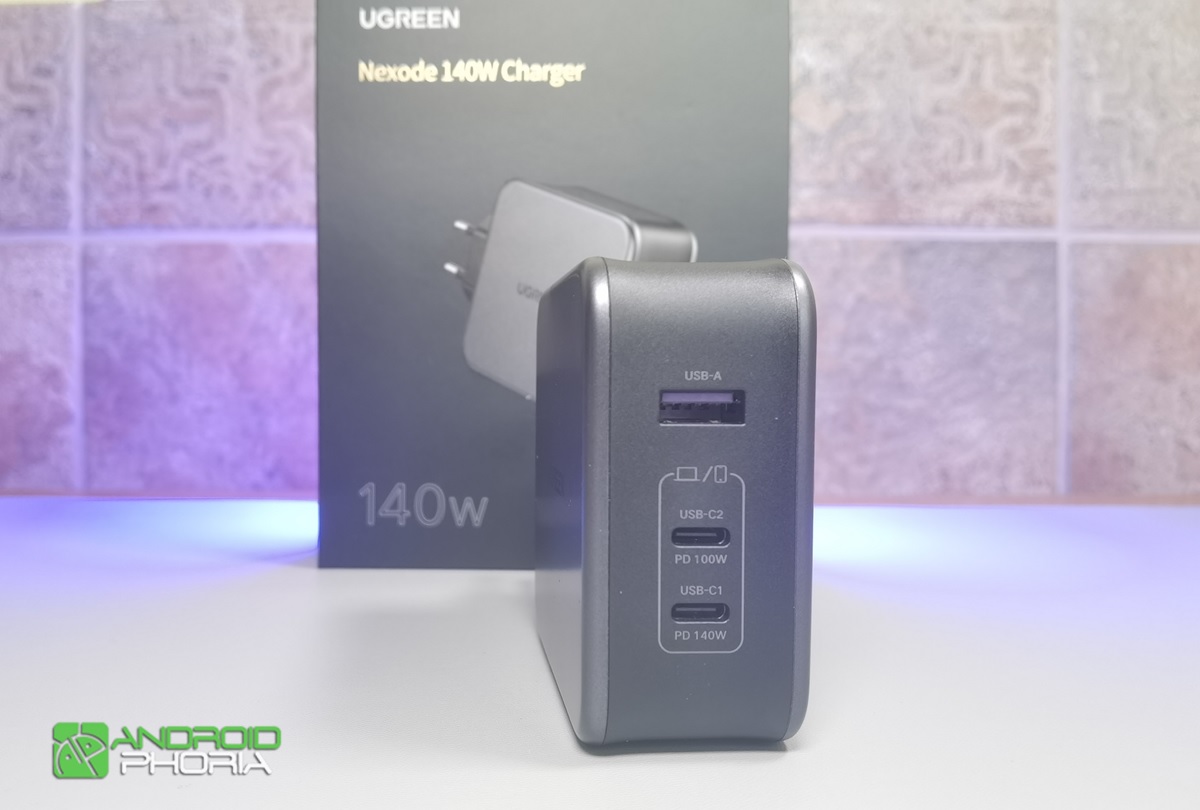 UGREEN Nexode 140W tres puertos