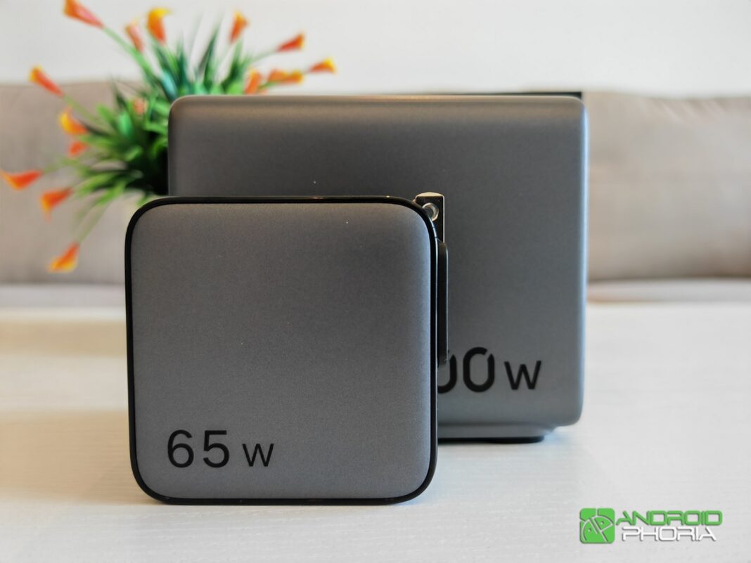 UGREEN Nexode 300W vs UGREEN Nexode 65W