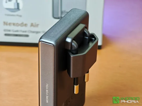 UGREEN Nexode Air 65W Charger Slim el mecanismo plegable de su enchufe no tiene juego y se siente muy seguro de usar