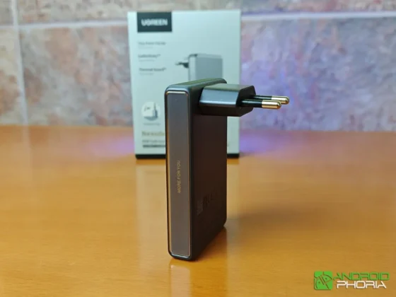 UGREEN Nexode Air 65W Charger Slim es un cargador con dise&ntilde;o tipo tarjeta y un grosor bastante delgado de alrededor de 5 cm