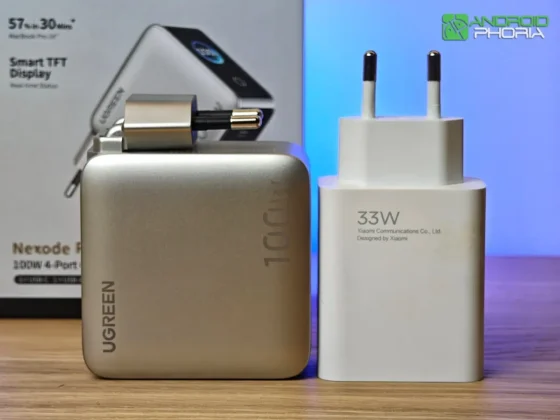 UGREEN Nexode Pro 100 W es casi del mismo tamano que los cargadores que suelen incluir los moviles actuales