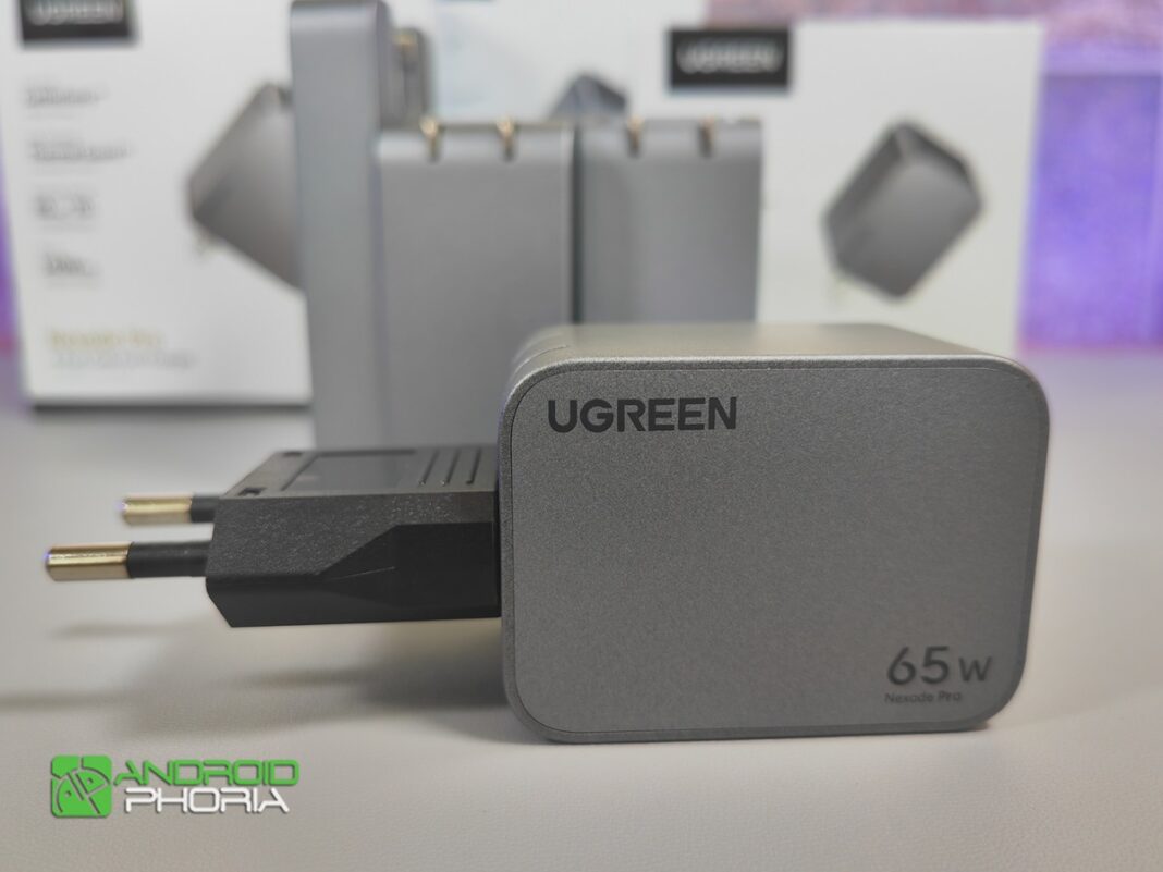 UGREEN Nexode Pro 65 W con clavija