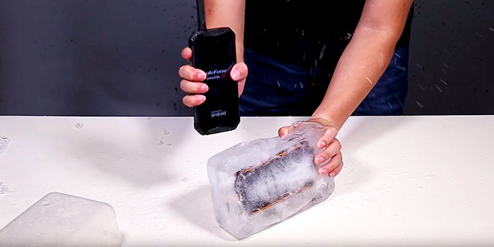 Ulefone Armor 3 en bloque de hielo