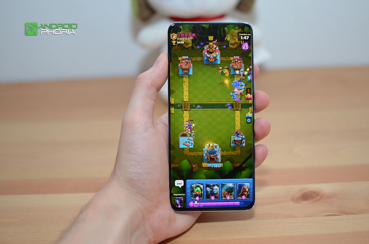 Xiaomi Mi 11 jugando