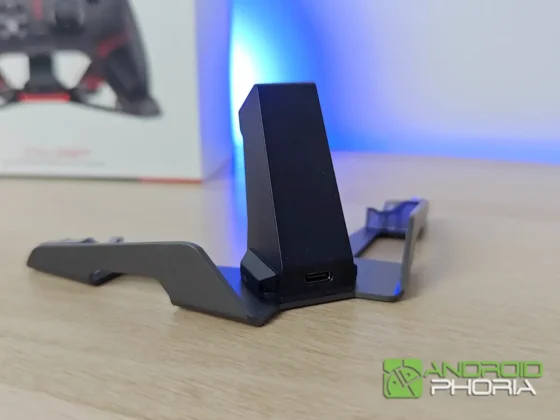 base de carga GameSir Cyclone 2 con puerto usb-c en la parte frontal