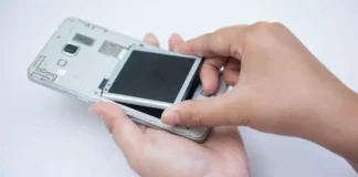 Las baterías extraíbles regresan a los móviles en Europa en 2027