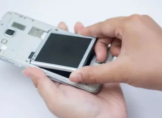 Las baterías extraíbles regresan a los móviles en Europa en 2027