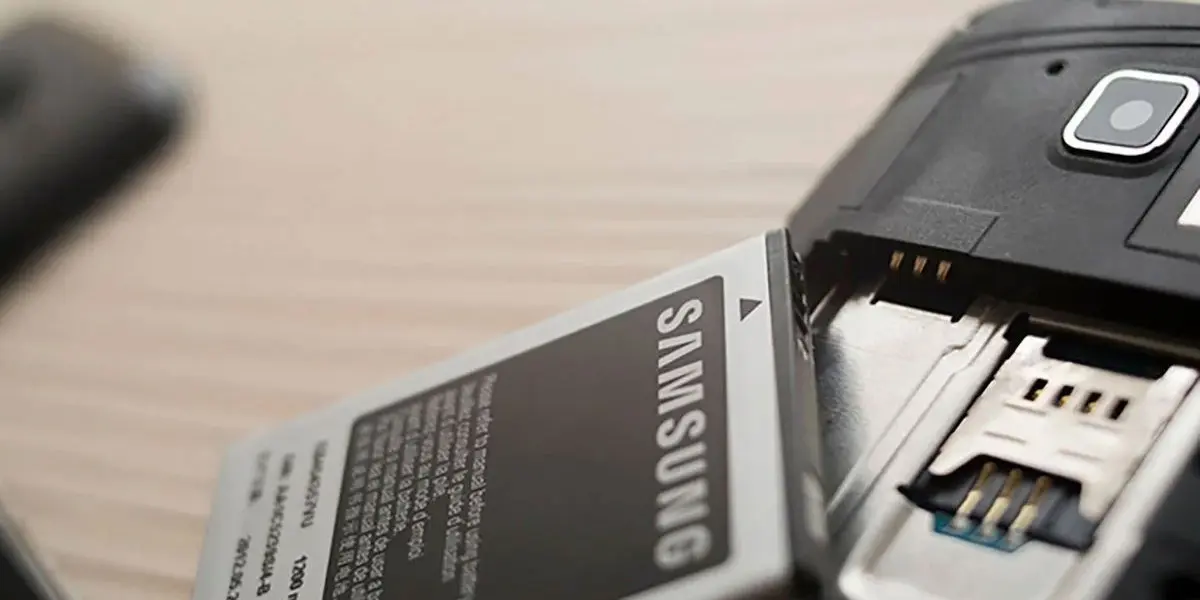 Las baterías extraíbles regresan a los móviles en Europa en 2027