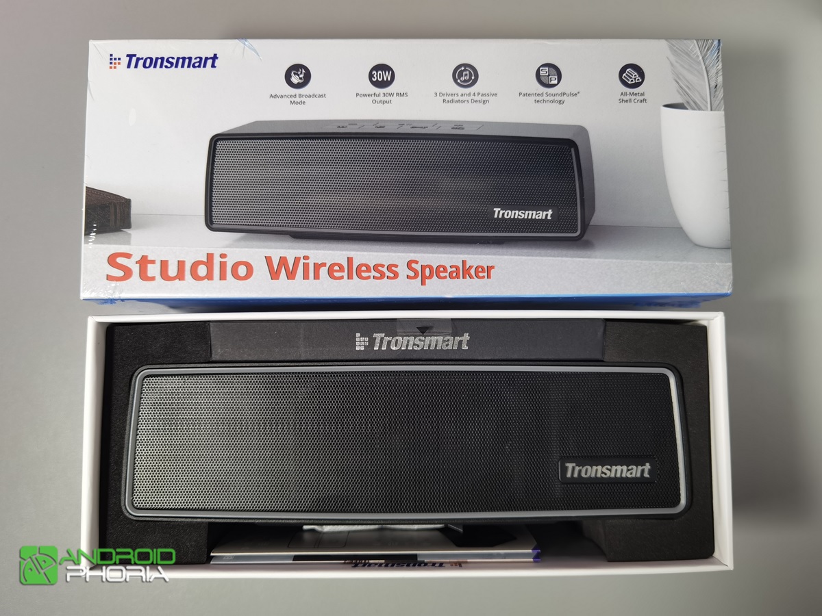 caja de tronsmart studio