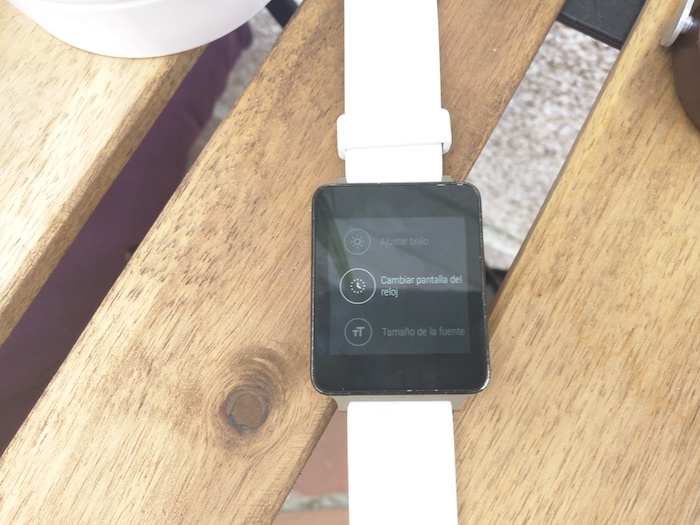 cambiar pantalla reloj android wear
