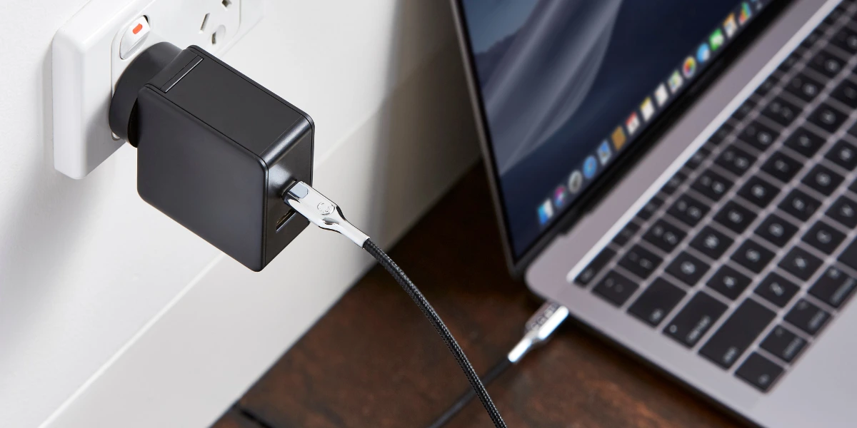 como debe ser el conector usb c de carga en los portatiles europeos