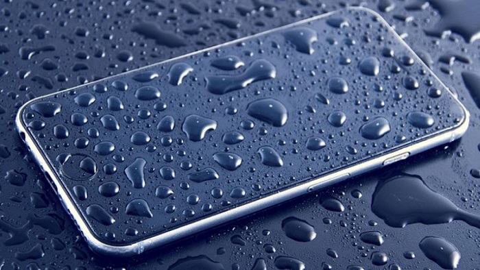 cuidar movil agua