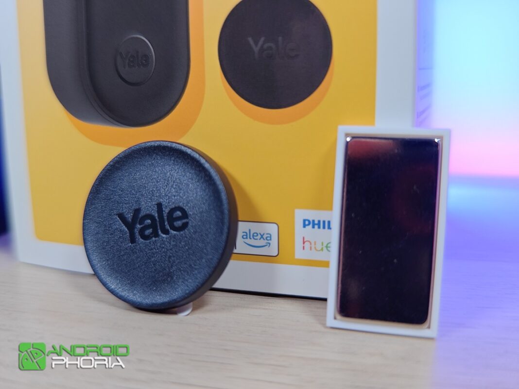 el yale dot y el iman de la cerradura Linus Smart Lock L2