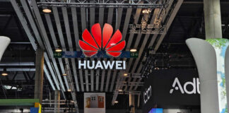 huawei estuvo rastreando a los visitantes de su exposicion en el MWC con un rastreador oculto en una tarjeta