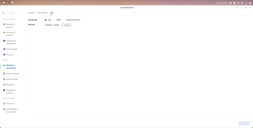 lo conectas via USB al NAS y su sistema lo reconoce de inmediato UGREEN US3000 NAS UPS