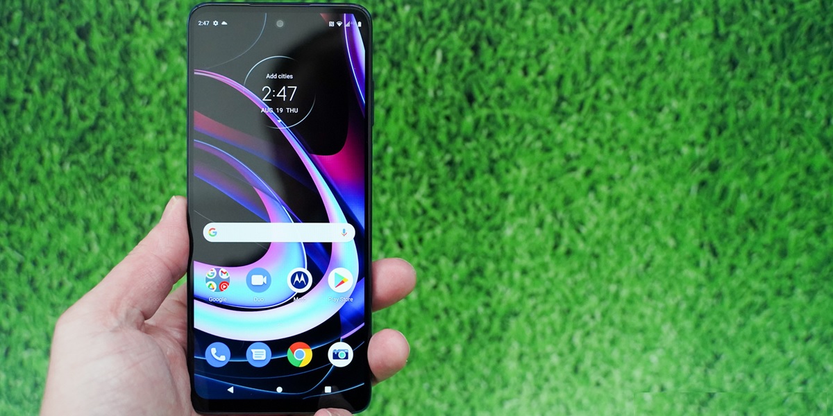 motorola edge 2021 pantalla