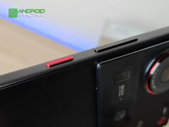 nubia Z70 Ultra boton rojo con texturizado