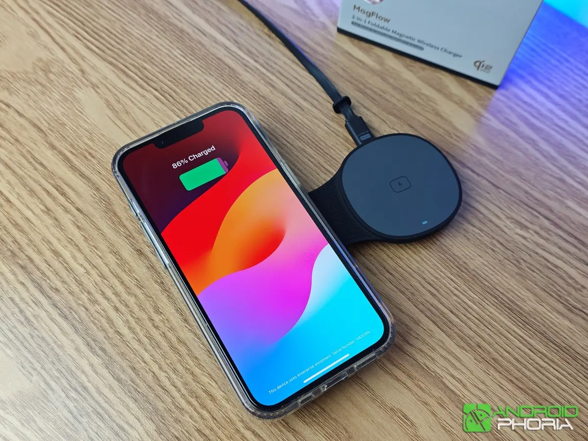 que puede hacer el UGREEN MagFlow 2-in-1 Foldable Wireless Charger
