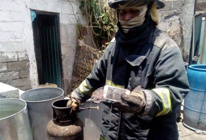 un movil incendia casa en mexico