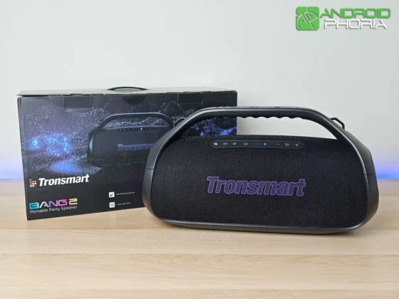 viene en una caja con un cable de carga y una correa Tronsmart Bang 2